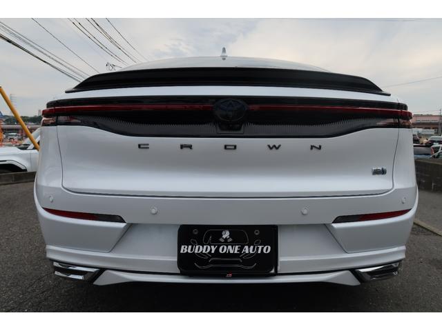 クラウンクロスオーバー ＲＳアドバンスド　ターボＨＶ　４ＷＤ　ＳＲ　モデリスタエアロ＆カラードフェンダ＆クールシャインキット　ＧＲトランクスポイラ＆ハンドルプロテクタ　エイムゲイン２２アルミ　車高調　ドライバーサポートＰ　リヤサポートＰ　禁煙（22枚目）