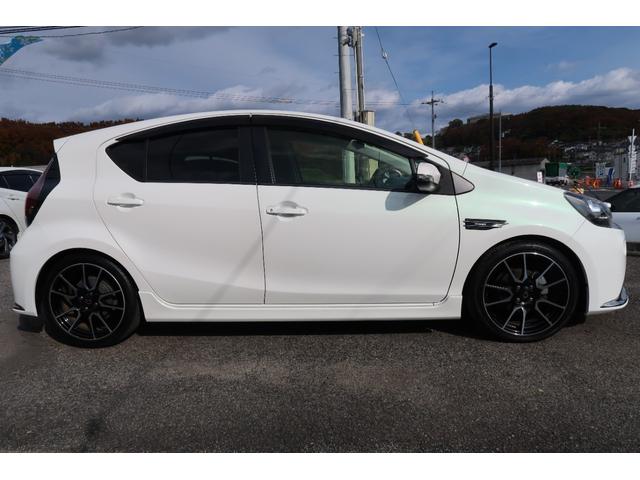 アクア Ｇ　Ｇ’ｓ　ユーザー様買取車　クラリオン９インチナビ　ヘッドレスト取付アルパインリヤモニター　ＬＥＤライト＆フォグ＆デイライト　トヨタセーフティセンス　オートハイビーム　専用ハーフレザーシート　リヤカメラ　禁煙車（4枚目）