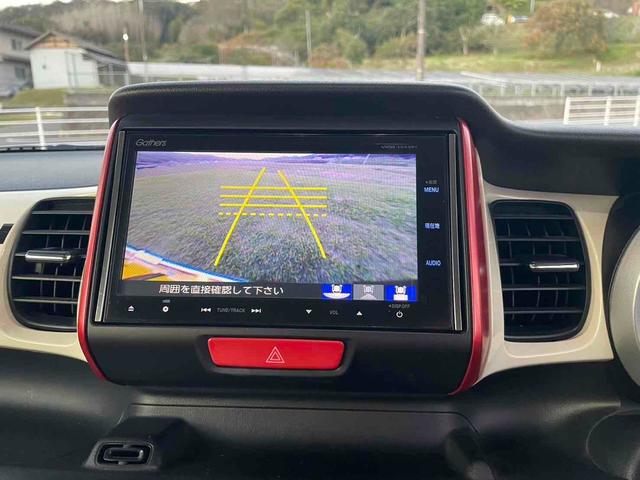 バックカメラ装備。駐車が苦手な方には欠かせません。