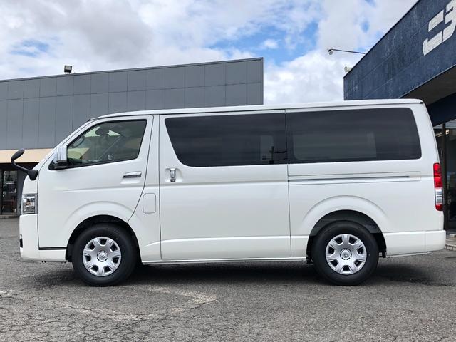 ハイエースバン ロングスーパーＧＬ　ダークプライムＳ　登録済未使用車　デジタルインナーミラー　全方位カメラ　オートライト　ＬＥＤライト　フォグライト　両側電動スライドドア　レーンキープアシスト　衝突軽減ブレーキ　プッシュスタート　電動格納ミラー（5枚目）
