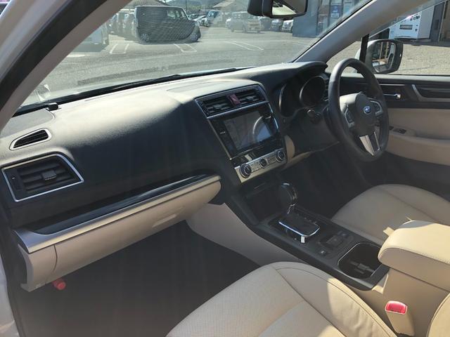 レガシィアウトバック リミテッド　禁煙車　純正ナビ　ＴＶ　バックカメラ　ドライブレコーダー　Ｂｌｕｅｔｏｏｔｈ　ＥＴＣ　ブラインドスポットモニター　シートヒーター　ステアリングヒーター　レーンキープアシスト　純正１８インチアルミ（9枚目）