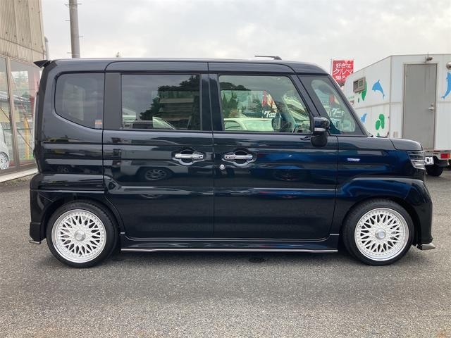 スペーシアカスタム ハイブリッドＸＳターボ　届出済未使用車・禁煙車・ブラック・　社外１６インチアルミホイール／タイヤ　ローダウン　フロント／サイド／リア　フラップスポイラー　両側電動スライドドア　クリアランスソナー　オートクルーズコントロール　オートライト　ＬＥＤヘッドランプ（17枚目）