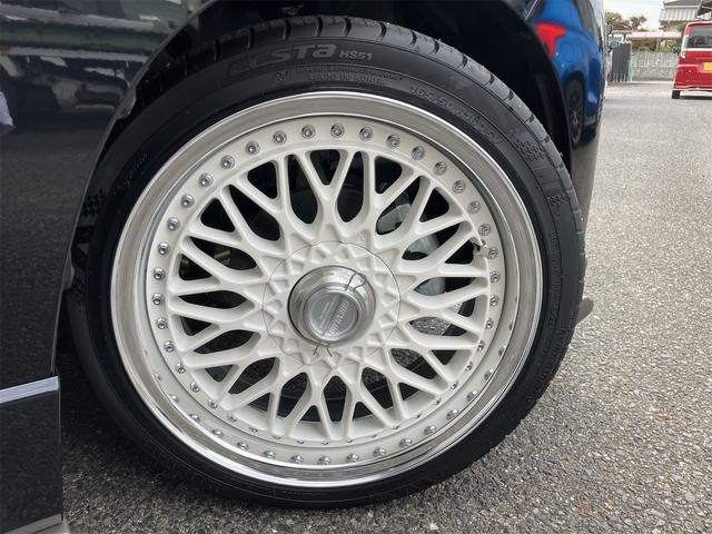 スペーシアカスタム ハイブリッドＸＳターボ　届出済未使用車・禁煙車・ブラック・　社外１６インチアルミホイール／タイヤ　ローダウン　フロント／サイド／リア　フラップスポイラー　両側電動スライドドア　クリアランスソナー　オートクルーズコントロール　オートライト　ＬＥＤヘッドランプ（23枚目）