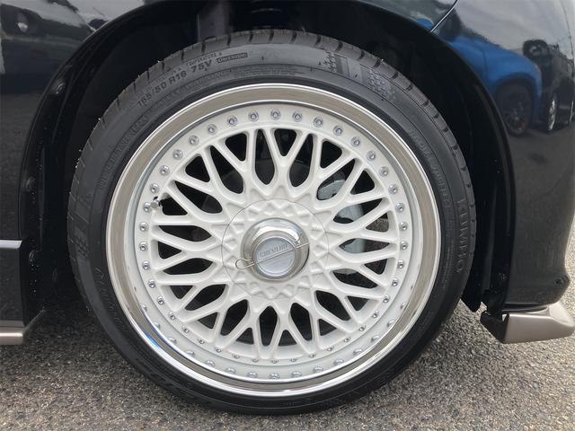 スペーシアカスタム ハイブリッドＸＳターボ　届出済未使用車・禁煙車・ブラック・　社外１６インチアルミホイール／タイヤ　ローダウン　フロント／サイド／リア　フラップスポイラー　両側電動スライドドア　クリアランスソナー　オートクルーズコントロール　オートライト　ＬＥＤヘッドランプ（24枚目）