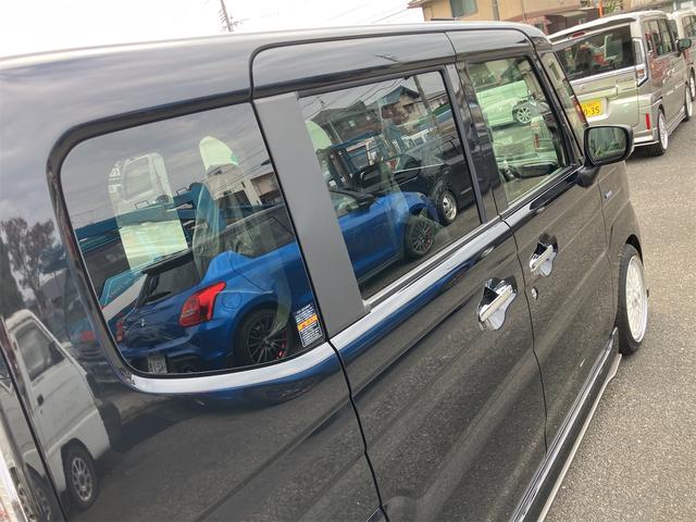 スペーシアカスタム ハイブリッドＸＳターボ　届出済未使用車・禁煙車・ブラック・　社外１６インチアルミホイール／タイヤ　ローダウン　フロント／サイド／リア　フラップスポイラー　両側電動スライドドア　クリアランスソナー　オートクルーズコントロール　オートライト　ＬＥＤヘッドランプ（61枚目）