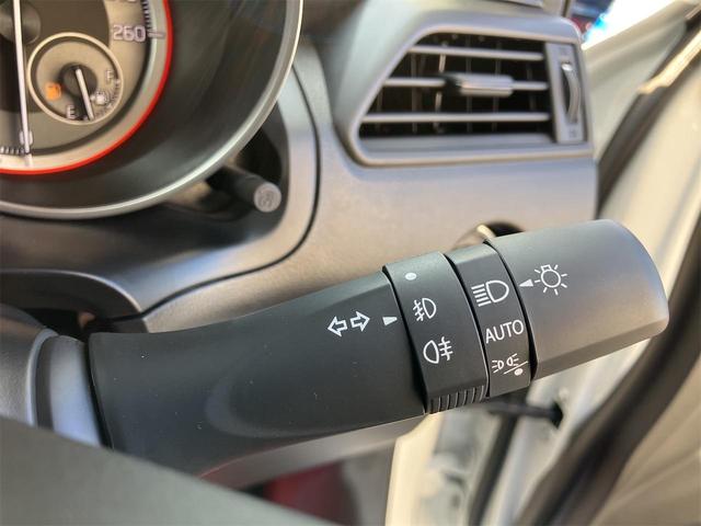 スイフトスポーツ ベースグレード 6F 4型・ 登録済未使用車・禁煙車 ピュアホワイトパール 取扱説明書・保証書 クリアランスソナー オートクルーズコントロール レーンアシスト アルミホイール オートライト LEDヘッドランプ スマートキー(6枚目)