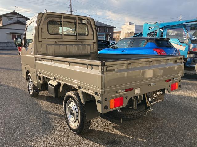 キャリイトラック KCエアコン・パワステ農繁仕様・届出済未使用車・禁煙車・ 7型 パートタイム4WD スズキセーフティサポート 4AT モスグレーメタリック 衝突被害軽減システム クリアランスソナー レーンアシスト キーレス アイドリングストップ ESC パワーウィンドウ(17枚目)