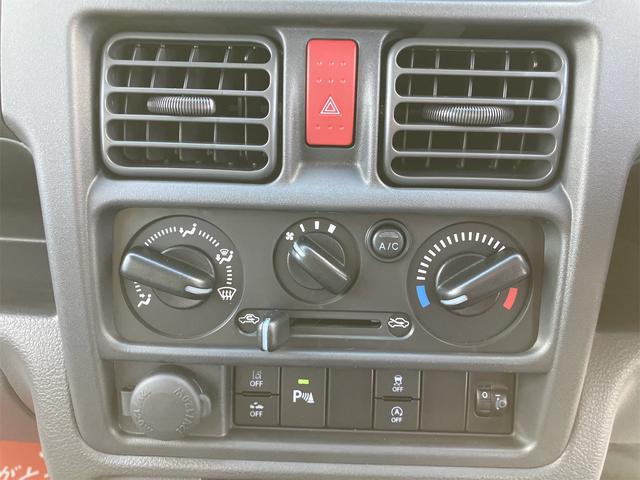 キャリイトラック KCエアコン・パワステ 届出済未使用車・禁煙車・ 7型 2WD 5F ホワイト(26U)スズキセーフティサポート パワーウィンドウ 衝突被害軽減システム クリアランスソナー レーンアシスト アイドリングストップ オートライト 三方開(4枚目)