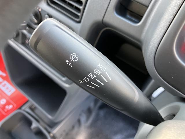 キャリイトラック KCエアコン・パワステ 届出済未使用車・禁煙車・ 7型 2WD 5F ホワイト(26U)スズキセーフティサポート パワーウィンドウ 衝突被害軽減システム クリアランスソナー レーンアシスト アイドリングストップ オートライト 三方開(8枚目)