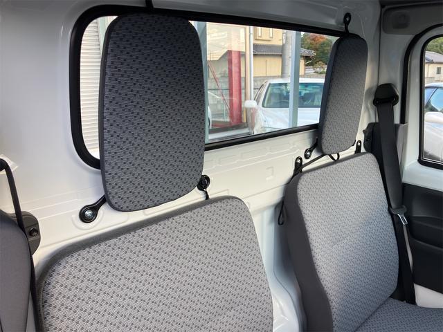 キャリイトラック KCエアコン・パワステ 届出済未使用車・禁煙車・ 7型 2WD 5F ホワイト(26U)スズキセーフティサポート パワーウィンドウ 衝突被害軽減システム クリアランスソナー レーンアシスト アイドリングストップ オートライト 三方開(40枚目)