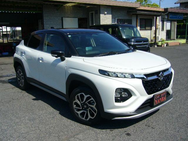 フロンクス ベースグレード　純正９インチナビ　全方位モニター　ＬＥＤヘッド　純正アルミ　衝突軽減ブレーキ　スマートキー　ハーフレザー　シートヒーター　パドルシフト　クルコン　ＥＴＣ　ワイヤレス充電器　ＵＳＢ　Ｂｌｕｅｔｏｏｔｈ（3枚目）