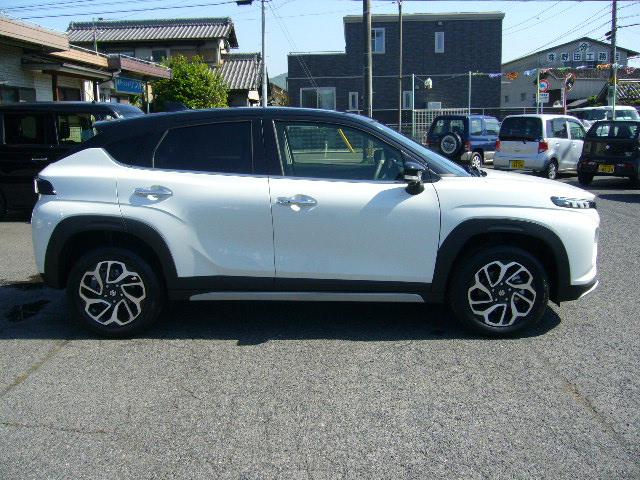 フロンクス ベースグレード　純正９インチナビ　全方位モニター　ＬＥＤヘッド　純正アルミ　衝突軽減ブレーキ　スマートキー　ハーフレザー　シートヒーター　パドルシフト　クルコン　ＥＴＣ　ワイヤレス充電器　ＵＳＢ　Ｂｌｕｅｔｏｏｔｈ（5枚目）