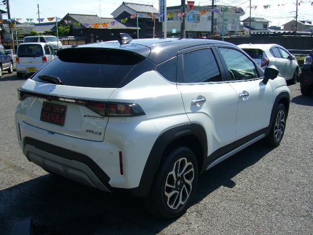 フロンクス ベースグレード　純正９インチナビ　全方位モニター　ＬＥＤヘッド　純正アルミ　衝突軽減ブレーキ　スマートキー　ハーフレザー　シートヒーター　パドルシフト　クルコン　ＥＴＣ　ワイヤレス充電器　ＵＳＢ　Ｂｌｕｅｔｏｏｔｈ（8枚目）