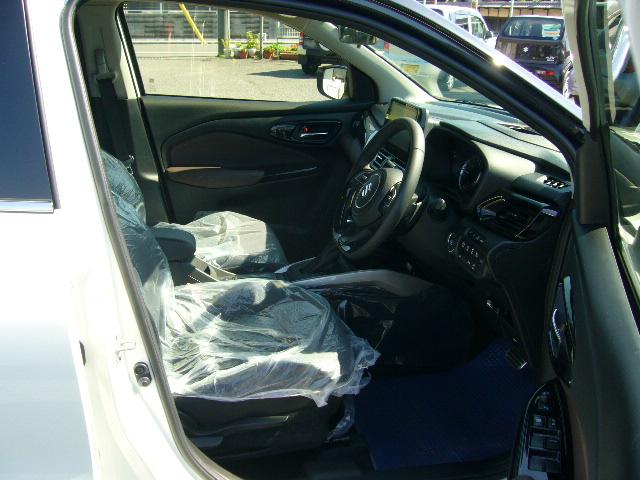 フロンクス ベースグレード　純正９インチナビ　全方位モニター　ＬＥＤヘッド　純正アルミ　衝突軽減ブレーキ　スマートキー　ハーフレザー　シートヒーター　パドルシフト　クルコン　ＥＴＣ　ワイヤレス充電器　ＵＳＢ　Ｂｌｕｅｔｏｏｔｈ（9枚目）