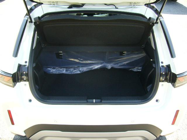 フロンクス ベースグレード　純正９インチナビ　全方位モニター　ＬＥＤヘッド　純正アルミ　衝突軽減ブレーキ　スマートキー　ハーフレザー　シートヒーター　パドルシフト　クルコン　ＥＴＣ　ワイヤレス充電器　ＵＳＢ　Ｂｌｕｅｔｏｏｔｈ（12枚目）