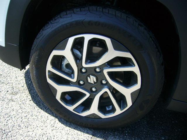 フロンクス ベースグレード　純正９インチナビ　全方位モニター　ＬＥＤヘッド　純正アルミ　衝突軽減ブレーキ　スマートキー　ハーフレザー　シートヒーター　パドルシフト　クルコン　ＥＴＣ　ワイヤレス充電器　ＵＳＢ　Ｂｌｕｅｔｏｏｔｈ（16枚目）