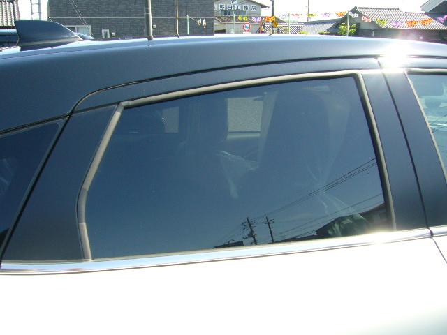 フロンクス ベースグレード　純正９インチナビ　全方位モニター　ＬＥＤヘッド　純正アルミ　衝突軽減ブレーキ　スマートキー　ハーフレザー　シートヒーター　パドルシフト　クルコン　ＥＴＣ　ワイヤレス充電器　ＵＳＢ　Ｂｌｕｅｔｏｏｔｈ（19枚目）