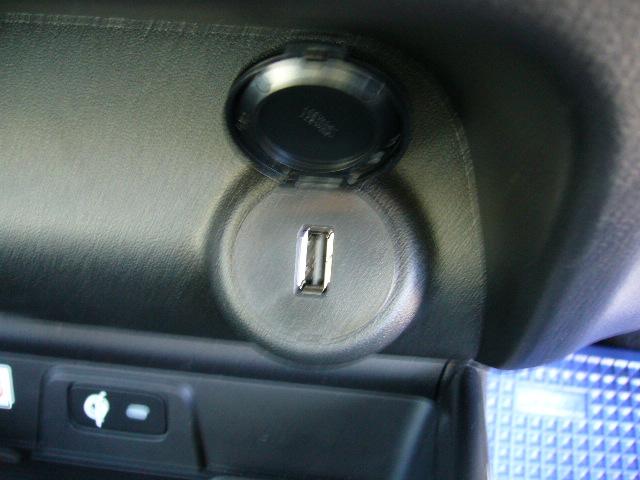 フロンクス ベースグレード　純正９インチナビ　全方位モニター　ＬＥＤヘッド　純正アルミ　衝突軽減ブレーキ　スマートキー　ハーフレザー　シートヒーター　パドルシフト　クルコン　ＥＴＣ　ワイヤレス充電器　ＵＳＢ　Ｂｌｕｅｔｏｏｔｈ（33枚目）