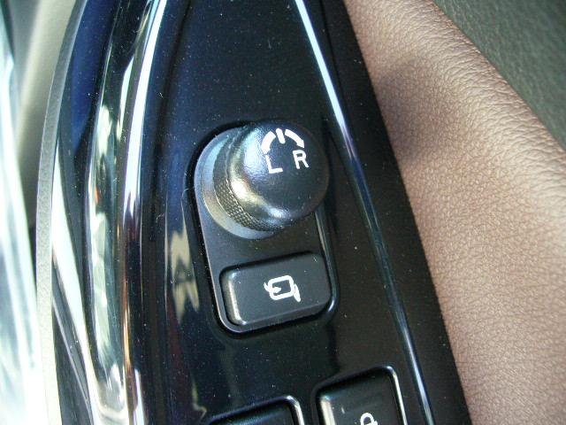 フロンクス ベースグレード　純正９インチナビ　全方位モニター　ＬＥＤヘッド　純正アルミ　衝突軽減ブレーキ　スマートキー　ハーフレザー　シートヒーター　パドルシフト　クルコン　ＥＴＣ　ワイヤレス充電器　ＵＳＢ　Ｂｌｕｅｔｏｏｔｈ（35枚目）