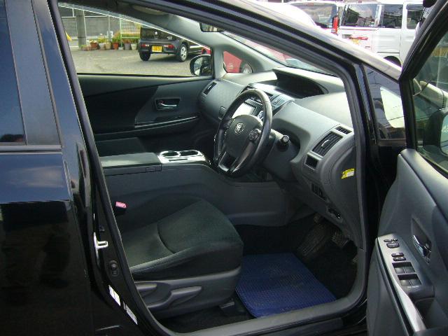 プリウスアルファ Ｓ　チューン　ブラック　７人乗り　３列シート　ＬＥＤヘッド　純正フルセグＳＤナビ　バックカメラ　純正アルミ　プッシュスタート　スマートキー　オートＡＣ　プライバシーガラス　ＥＴＣ　Ｂｌｕｅｔｏｏｔｈ　ＤＶＤ再生　ワンオーナー（9枚目）