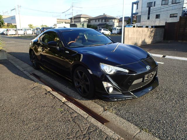 ８６ ＧＴリミテッド　６速ミッション　モデリスタエアロ　純正リアスポ　エンケイ１８アルミ　カロッツエリアオーディオディスプレー　ＣＤ　バックカメラ　オートクルーズ　ＨＩＤライト　フロントシートヒーター（17枚目）