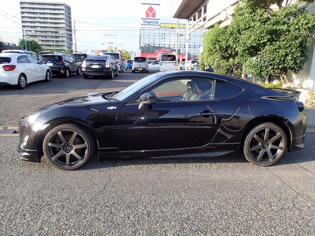 ８６ ＧＴリミテッド　６速ミッション　モデリスタエアロ　純正リアスポ　エンケイ１８アルミ　カロッツエリアオーディオディスプレー　ＣＤ　バックカメラ　オートクルーズ　ＨＩＤライト　フロントシートヒーター（18枚目）