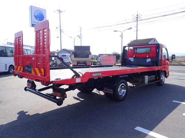 デュトロ キャリアカー（積載車・３ｔ積）　１８０馬力　令和１年式　極東　極東フラトップＺＥＲＯ（フルフラット型）　ハイグレード　油圧オートテールゲート　油圧ウインチ　ラジコン　電動パーキング　ナビ・ＴＶ（フルセグ）　Ｓミラー格納式　Ｓマーカーランプ　フォグランプ　ＥＴＣ（6枚目）