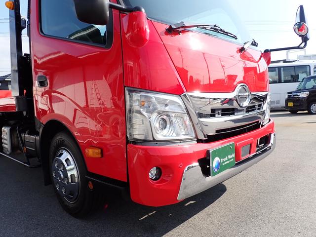 デュトロ キャリアカー（積載車・３ｔ積）　１８０馬力　令和１年式　極東　極東フラトップＺＥＲＯ（フルフラット型）　ハイグレード　油圧オートテールゲート　油圧ウインチ　ラジコン　電動パーキング　ナビ・ＴＶ（フルセグ）　Ｓミラー格納式　Ｓマーカーランプ　フォグランプ　ＥＴＣ（12枚目）