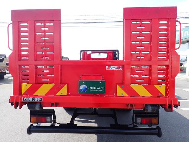 デュトロ キャリアカー（積載車・３ｔ積）　１８０馬力　令和１年式　極東　極東フラトップＺＥＲＯ（フルフラット型）　ハイグレード　油圧オートテールゲート　油圧ウインチ　ラジコン　電動パーキング　ナビ・ＴＶ（フルセグ）　Ｓミラー格納式　Ｓマーカーランプ　フォグランプ　ＥＴＣ（21枚目）