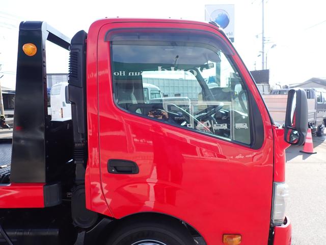 デュトロ キャリアカー（積載車・３ｔ積）　１８０馬力　令和１年式　極東　極東フラトップＺＥＲＯ（フルフラット型）　ハイグレード　油圧オートテールゲート　油圧ウインチ　ラジコン　電動パーキング　ナビ・ＴＶ（フルセグ）　Ｓミラー格納式　Ｓマーカーランプ　フォグランプ　ＥＴＣ（27枚目）