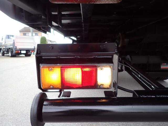 デュトロ キャリアカー（積載車・３ｔ積）　１８０馬力　令和１年式　極東　極東フラトップＺＥＲＯ（フルフラット型）　ハイグレード　油圧オートテールゲート　油圧ウインチ　ラジコン　電動パーキング　ナビ・ＴＶ（フルセグ）　Ｓミラー格納式　Ｓマーカーランプ　フォグランプ　ＥＴＣ（36枚目）