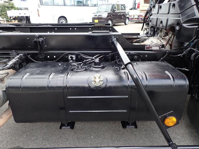 デュトロ キャリアカー（積載車・３ｔ積）　１８０馬力　令和１年式　極東　極東フラトップＺＥＲＯ（フルフラット型）　ハイグレード　油圧オートテールゲート　油圧ウインチ　ラジコン　電動パーキング　ナビ・ＴＶ（フルセグ）　Ｓミラー格納式　Ｓマーカーランプ　フォグランプ　ＥＴＣ（42枚目）