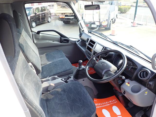 デュトロ キャリアカー（積載車・３ｔ積）　１８０馬力　令和１年式　極東　極東フラトップＺＥＲＯ（フルフラット型）　ハイグレード　油圧オートテールゲート　油圧ウインチ　ラジコン　電動パーキング　ナビ・ＴＶ（フルセグ）　Ｓミラー格納式　Ｓマーカーランプ　フォグランプ　ＥＴＣ（63枚目）