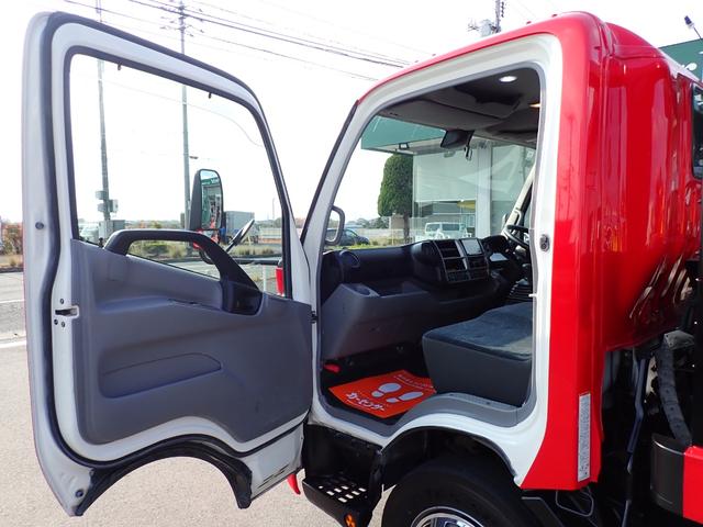 デュトロ キャリアカー（積載車・３ｔ積）　１８０馬力　令和１年式　極東　極東フラトップＺＥＲＯ（フルフラット型）　ハイグレード　油圧オートテールゲート　油圧ウインチ　ラジコン　電動パーキング　ナビ・ＴＶ（フルセグ）　Ｓミラー格納式　Ｓマーカーランプ　フォグランプ　ＥＴＣ（65枚目）