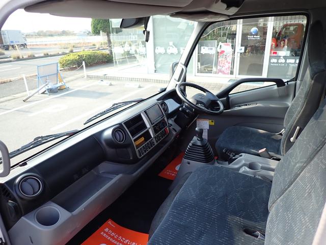 デュトロ キャリアカー（積載車・３ｔ積）　１８０馬力　令和１年式　極東　極東フラトップＺＥＲＯ（フルフラット型）　ハイグレード　油圧オートテールゲート　油圧ウインチ　ラジコン　電動パーキング　ナビ・ＴＶ（フルセグ）　Ｓミラー格納式　Ｓマーカーランプ　フォグランプ　ＥＴＣ（68枚目）