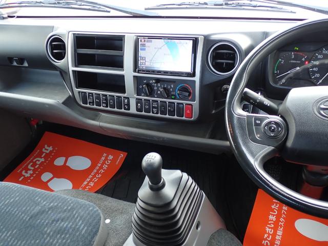 デュトロ キャリアカー（積載車・３ｔ積）　１８０馬力　令和１年式　極東　極東フラトップＺＥＲＯ（フルフラット型）　ハイグレード　油圧オートテールゲート　油圧ウインチ　ラジコン　電動パーキング　ナビ・ＴＶ（フルセグ）　Ｓミラー格納式　Ｓマーカーランプ　フォグランプ　ＥＴＣ（70枚目）