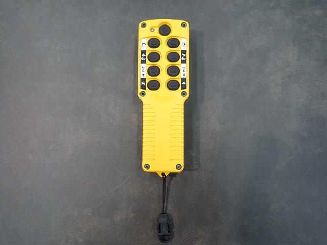 デュトロ キャリアカー（積載車・３ｔ積）　１８０馬力　令和１年式　極東　極東フラトップＺＥＲＯ（フルフラット型）　ハイグレード　油圧オートテールゲート　油圧ウインチ　ラジコン　電動パーキング　ナビ・ＴＶ（フルセグ）　Ｓミラー格納式　Ｓマーカーランプ　フォグランプ　ＥＴＣ（80枚目）