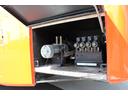 バス（事務室車）　油圧ジャッキ　発電機　平成１７年式　ナビゲーション　バックモニター　ドライブレコーダー　油圧ジャッキ　ＳＲＳエアバッグ　発電機　天候対応シート（収納式）　室内壁掛けテレビ（５０インチ）　装備装飾（18枚目）