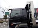 ダンプ　８．５ｔ積　４１０馬力　荷台５３０ｃｍ　平成３０年式　２デフ車　ターボ車　アルミ鋼板　ＥＴＣ　メッキパーツ装飾　前輪アルミホイール　ＬＥＤテールランプ　マーカーレール・ランプ　リアフェンダー・フロントバイザー・回転シート枠・プロテクター及び梯子ステンレス（18枚目）