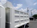 深ダンプ　３．３５ｔ積　９．４ｍ３　平成２５年式　２１０馬力　２１０馬力　ターボ車　テールゲート方開き（右）　サイドミラー格納式　３列シート（中央折りたたみ式）　坂道発進補助装置　ＡＢＳ　ＳＲＳエアバッグ　ＨＩＤライト　オートエアコン　土砂禁ダンプ（23枚目）