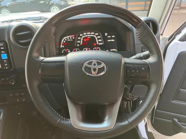 ランドクルーザー７０ ＡＸ　純正７インチナビ　ＬＥＤヘッドランプ　バックモニター　純正フロアマット　レーンディパーチャーアラート　プリクラッシュセーフティー　ロードサインアシスト　純正１６インチＡＷ（13枚目）