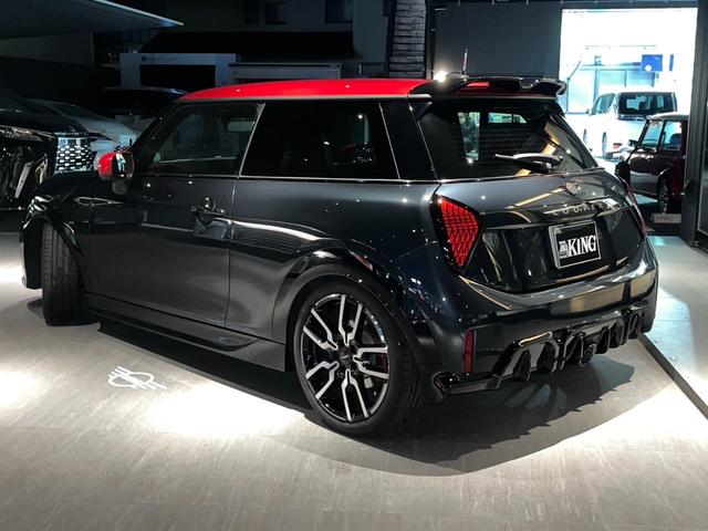 MINI ジョンクーパーワークス ジョンクーパーワークストリム 車高調 17インチアロイホイール 360°カメラ 有機ELディスプレイ ハーマンカードンサウンド ドライブレコーダー 専用マフラー 専用ブレーキ ドライバーアシスタンス(2枚目)