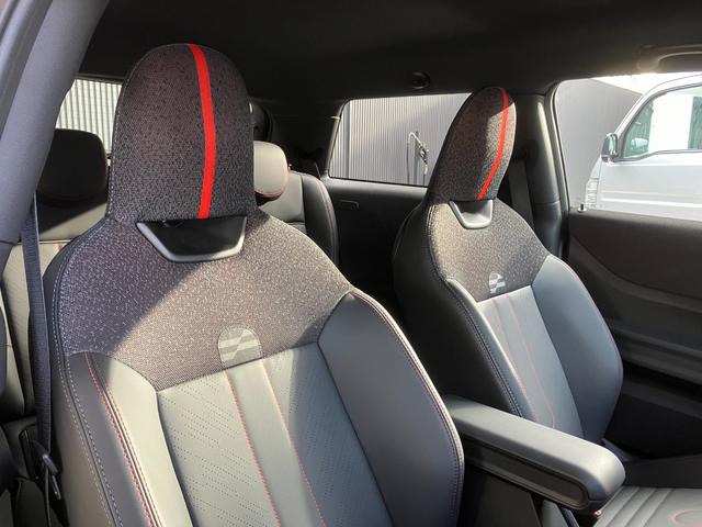 MINI ジョンクーパーワークス ジョンクーパーワークストリム 車高調 17インチアロイホイール 360°カメラ 有機ELディスプレイ ハーマンカードンサウンド ドライブレコーダー 専用マフラー 専用ブレーキ ドライバーアシスタンス(33枚目)