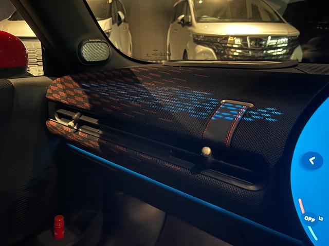 MINI ジョンクーパーワークス ジョンクーパーワークストリム 車高調 17インチアロイホイール 360°カメラ 有機ELディスプレイ ハーマンカードンサウンド ドライブレコーダー 専用マフラー 専用ブレーキ ドライバーアシスタンス(34枚目)