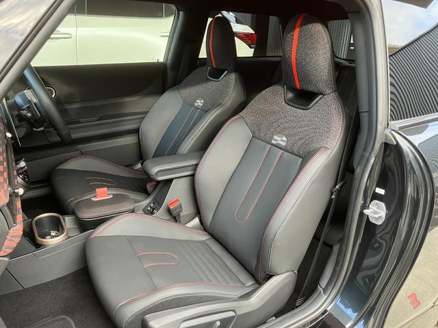 MINI ジョンクーパーワークス ジョンクーパーワークストリム 車高調 17インチアロイホイール 360°カメラ 有機ELディスプレイ ハーマンカードンサウンド ドライブレコーダー 専用マフラー 専用ブレーキ ドライバーアシスタンス(38枚目)