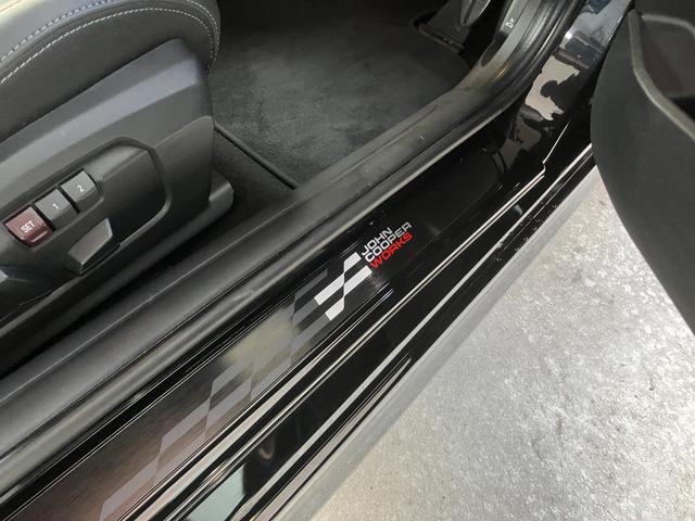 MINI ジョンクーパーワークス ジョンクーパーワークストリム 車高調 17インチアロイホイール 360°カメラ 有機ELディスプレイ ハーマンカードンサウンド ドライブレコーダー 専用マフラー 専用ブレーキ ドライバーアシスタンス(44枚目)