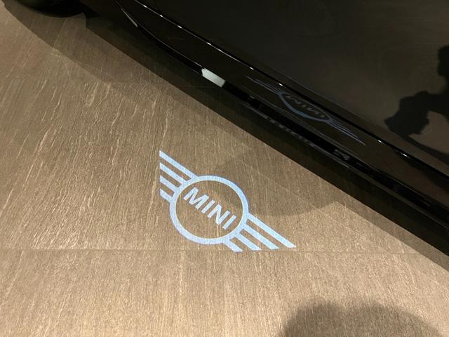 MINI ジョンクーパーワークス ジョンクーパーワークストリム 車高調 17インチアロイホイール 360°カメラ 有機ELディスプレイ ハーマンカードンサウンド ドライブレコーダー 専用マフラー 専用ブレーキ ドライバーアシスタンス(45枚目)