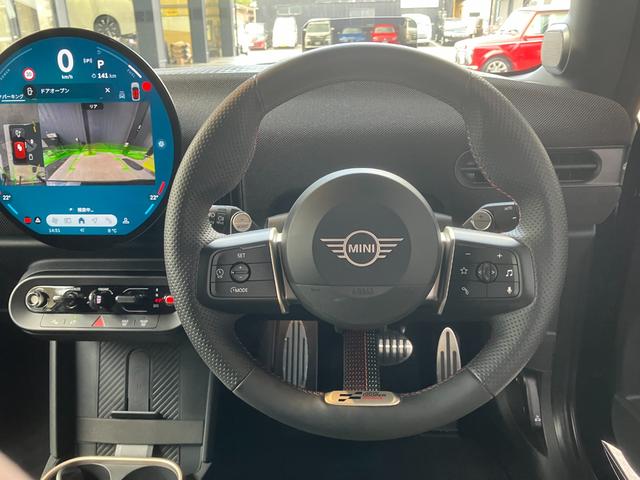 MINI ジョンクーパーワークス ジョンクーパーワークストリム 車高調 17インチアロイホイール 360°カメラ 有機ELディスプレイ ハーマンカードンサウンド ドライブレコーダー 専用マフラー 専用ブレーキ ドライバーアシスタンス(47枚目)