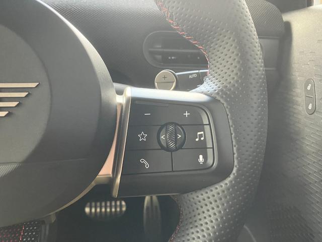 MINI ジョンクーパーワークス ジョンクーパーワークストリム 車高調 17インチアロイホイール 360°カメラ 有機ELディスプレイ ハーマンカードンサウンド ドライブレコーダー 専用マフラー 専用ブレーキ ドライバーアシスタンス(49枚目)