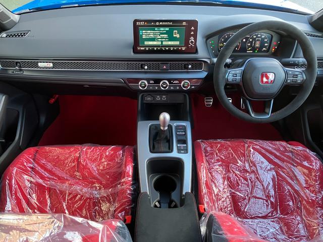 シビック タイプＲ　登録済未使用車　レーシングブルーパール　ＬＥＤヘッドライト　１９インチＡＷ　６速ＭＴ　ホンダセンシング　ＣＯＮＮＥＣＴディスプレー　バックモニター　ＥＴＣ２．０　レーダークルーズ　ＨｏｎｄａＬｏｇＲ（8枚目）